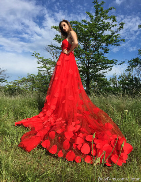 Elle Tan model art pics