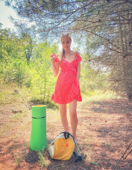 Elle Tan naked pornstar pics