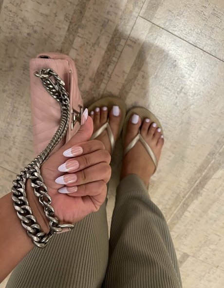 Msprettyfeet model naked pic