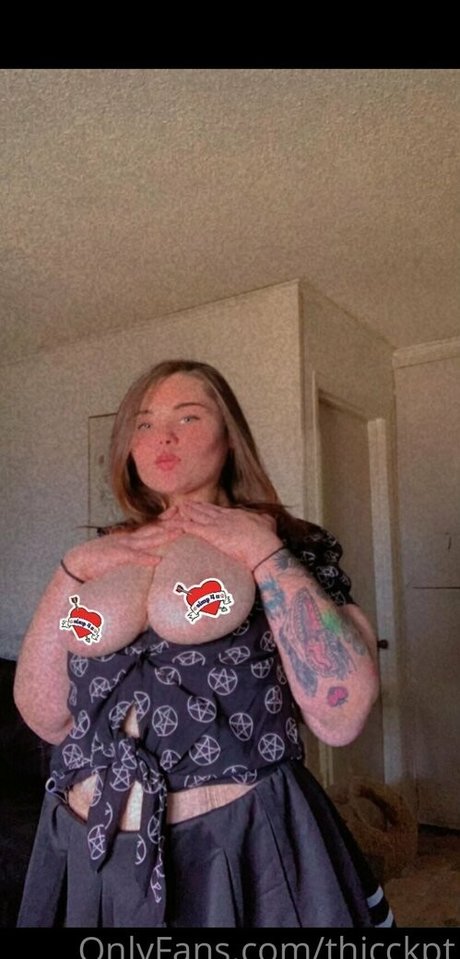 thicckpt model perfect pic