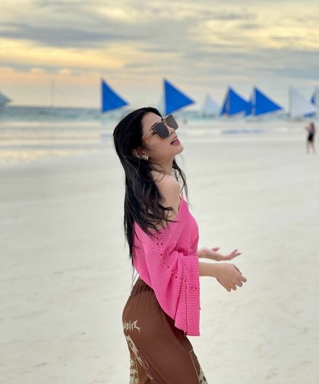 Caroline Lapena star nudes images