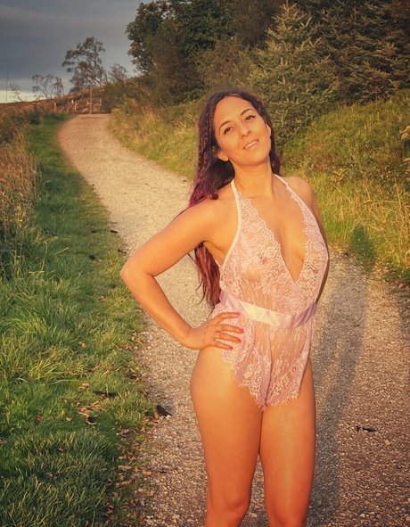 adorabellefree naked star picture