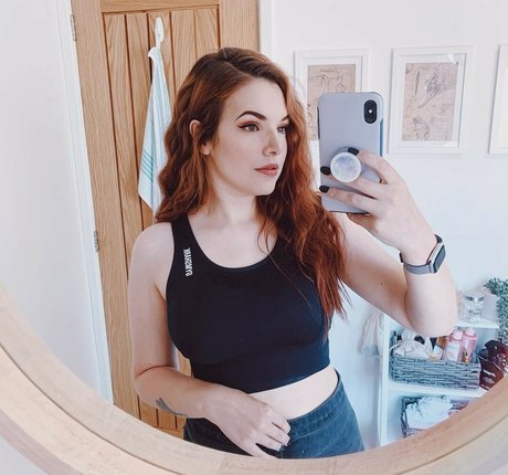 Cherry Wallis naked actress img