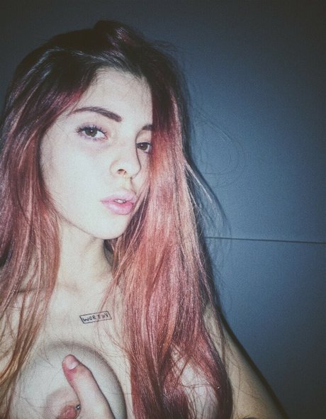 Arielanotariana art model pic