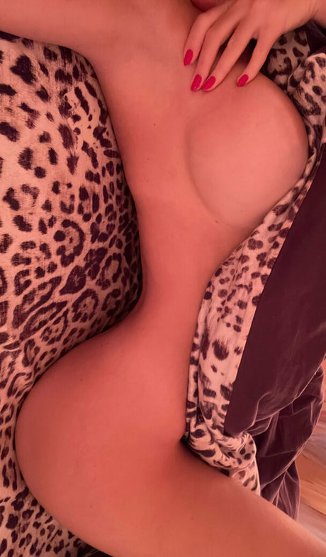 Anastasia Skyline beautiful star images