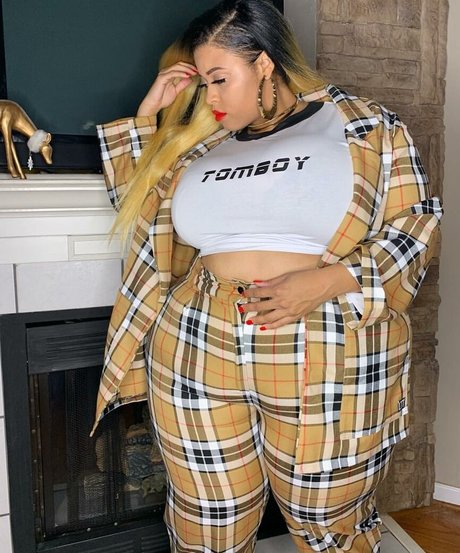 Jasmine Gunn porn star img