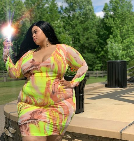 Jasmine Gunn star art pictures