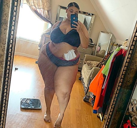 Jasmine Gunn sexy actress pictures