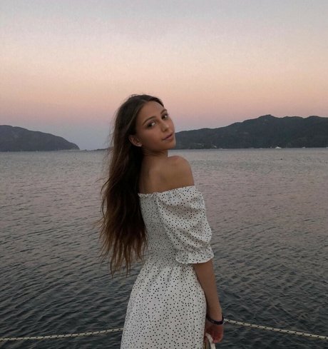 ImSarahisizzu porn model pics