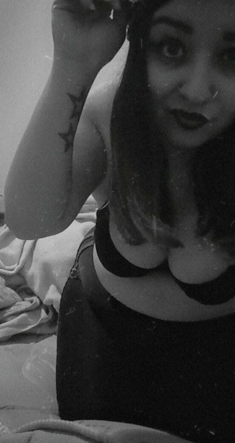 c blkheart nude star img