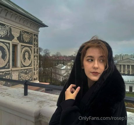 rosep1nk model nude galleries