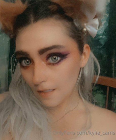 kylie cams art star pic