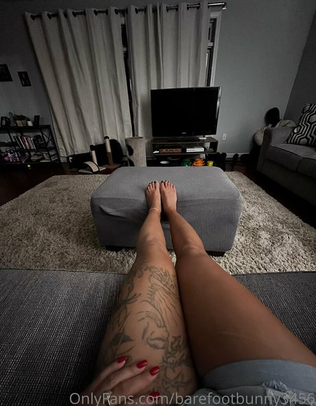 barefootbunny3456 nude star image