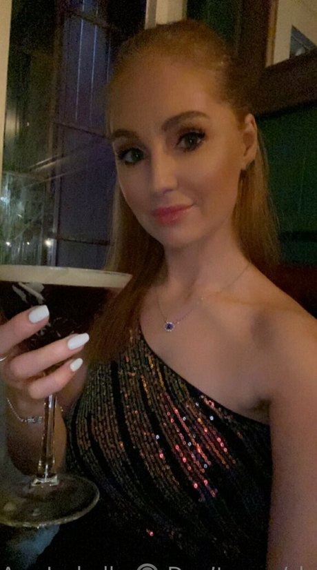 ms ava isabella model hot picture