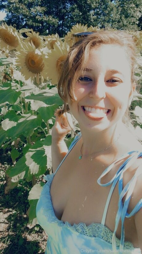 sarahtheslutfree pornstar beautiful pictures