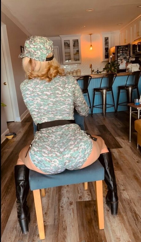 lapatronavip sexy actress img