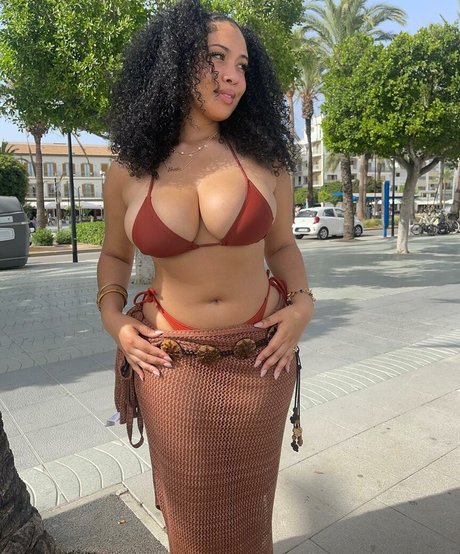 Danielle Ramona exclusive actress img