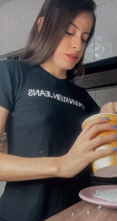 Daniele Lopes pretty actress image