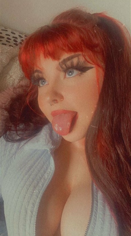 Holyhollyphoebe star naked pictures