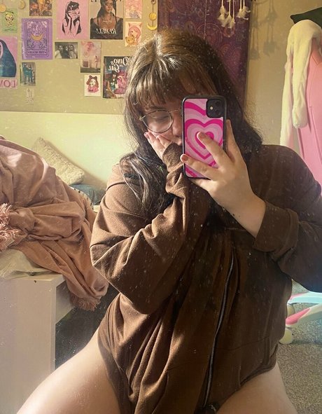 Holyhollyphoebe model hd gallery