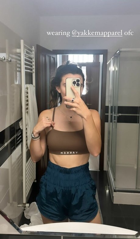 Brett Cooper erotic actress gallery