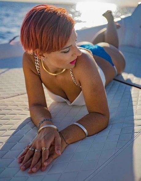 yfaveth pretty pornstar img