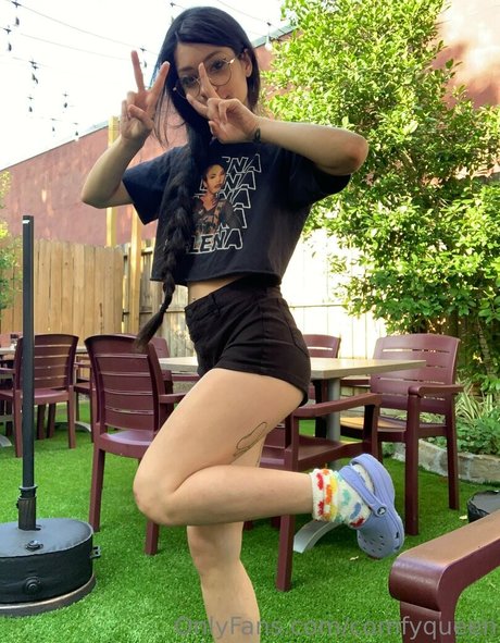 comfyqueen nudes model pics