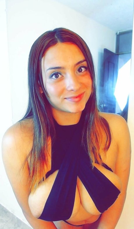 Saiilormoon pretty pornstar photo