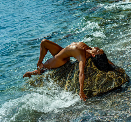 Laetitia Bouffard Roupe model hot images