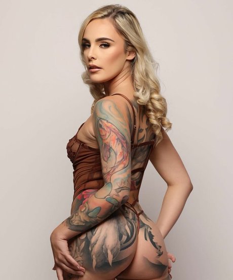Virginia Suicide nudes star img