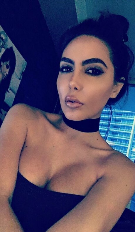 lelastarfree model art gallery