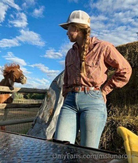 Mslunarose model high quality photo