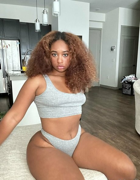 giantess onlyfans pornographic photo