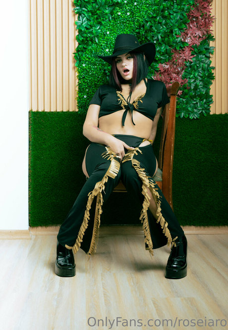 roseiaro adult star img