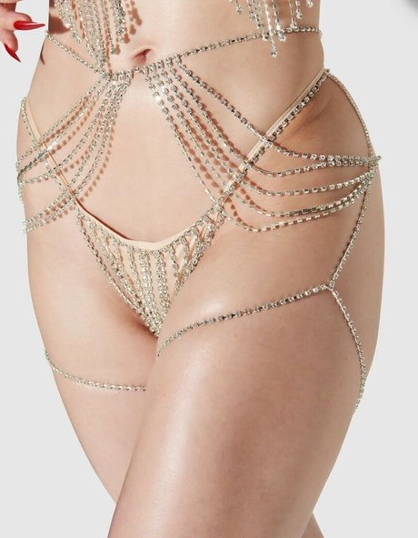 Miss Mosh erotic star pics