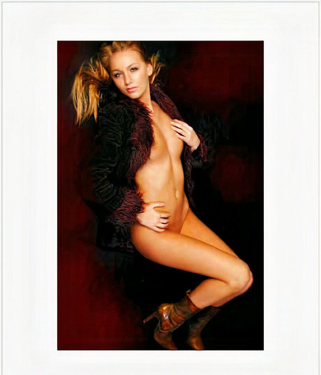 Hayley Marie Coppin perfect model pic