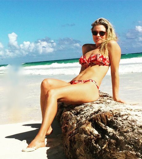 Ali Larter nude pornstar images