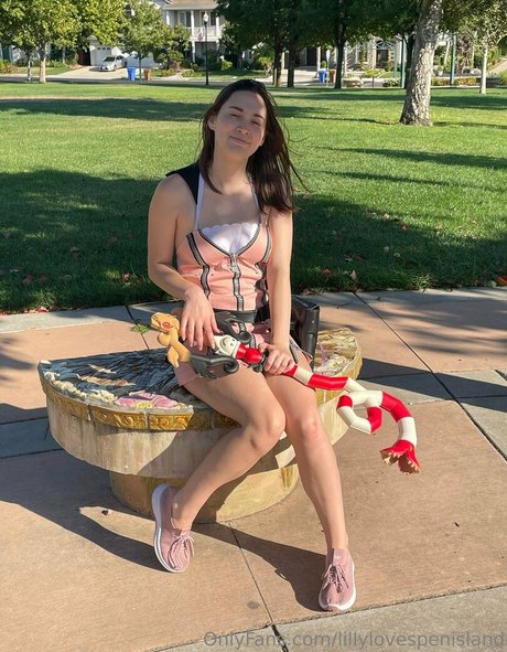 lillylovespenisland top model pictures