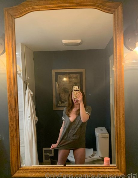 submissive gigi model exclusive photos