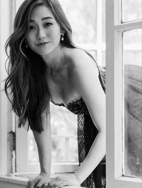 Karen Fukuhara high quality actress image