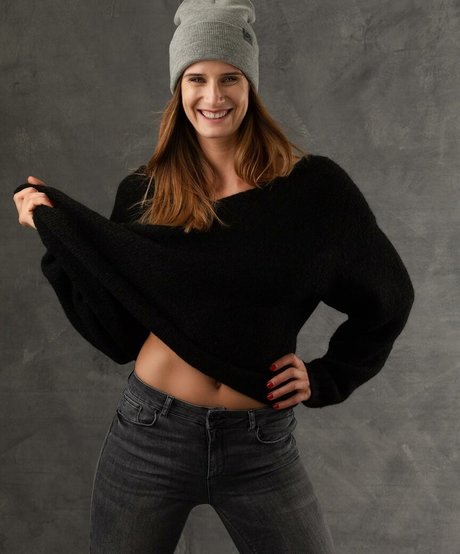 Joana Heidrich model adult image