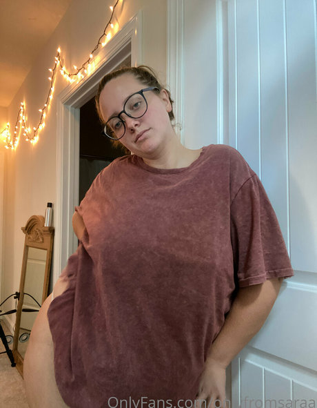 onlyfromsaraa exclusive model photos