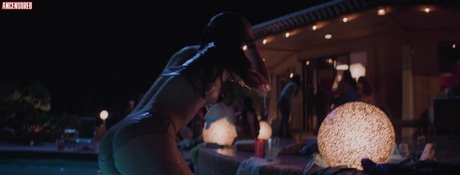 Kaitlyn Dever star erotic photos