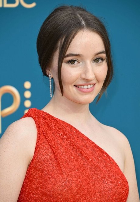 Kaitlyn Dever naked pornstar images