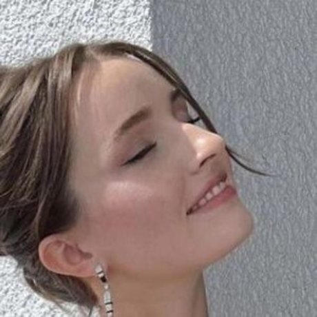 Kaitlyn Dever pornstar adult image