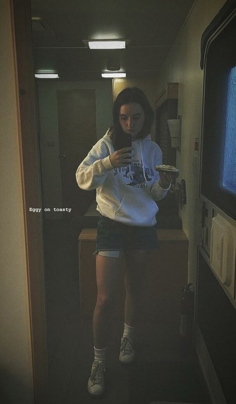 Kaitlyn Dever best star pic