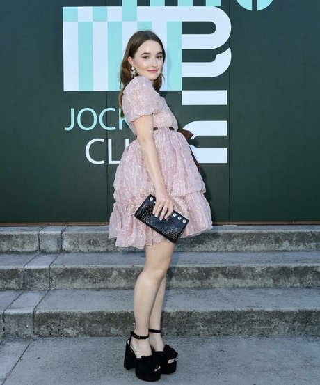 Kaitlyn Dever pornstar hd pics