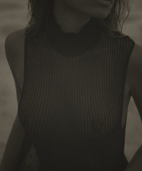 UN YA pretty model pic