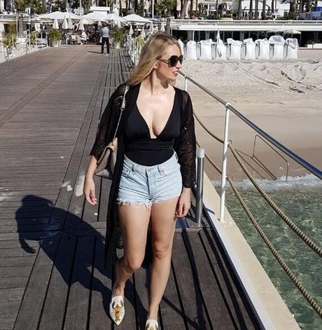 Sarah Cruddas model high quality pictures