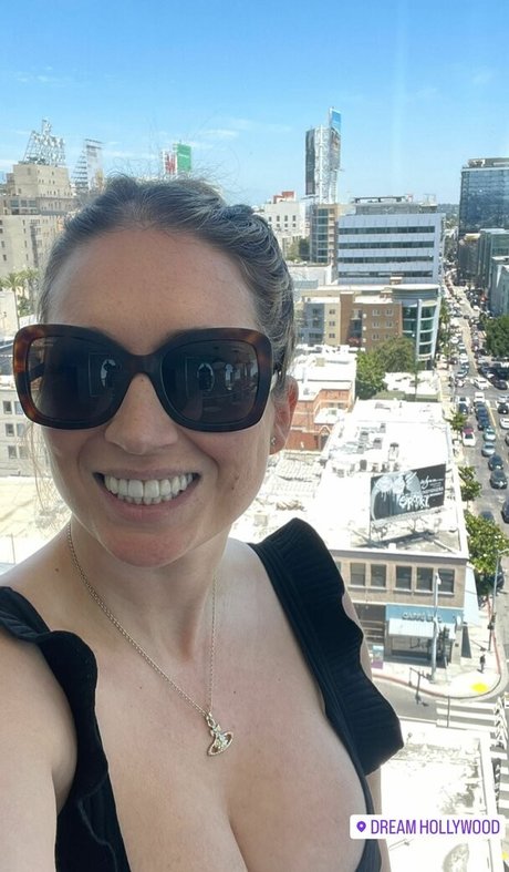 Sarah Cruddas art star pics